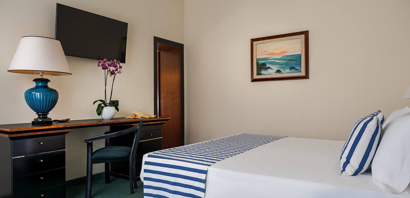 media.Camera Junior Suite Matrimoniale Hotel Stella Riccione-5